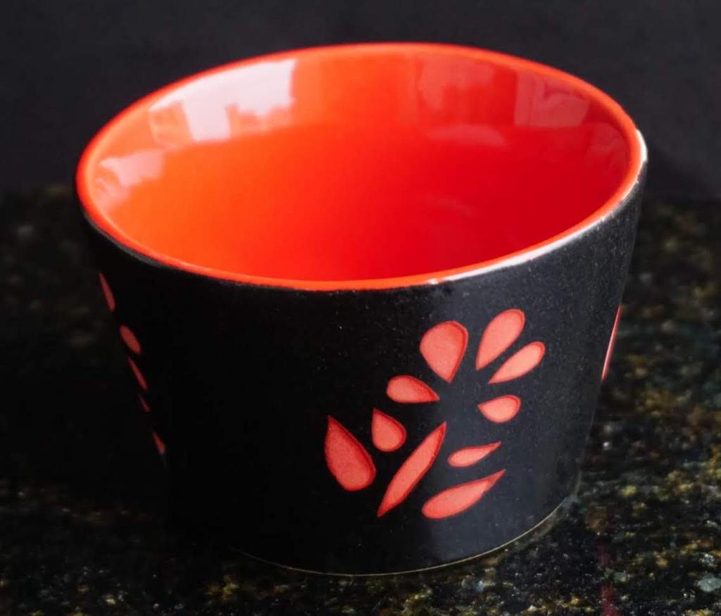 Red in black Tub bowl
